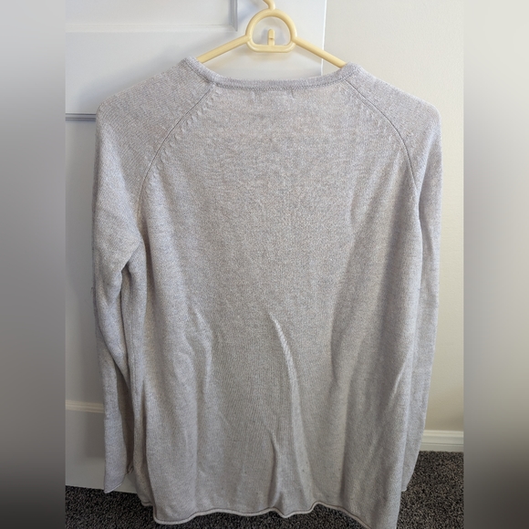 Off white h and m long sleeve thin sweater, size m - Picture 3 of 3